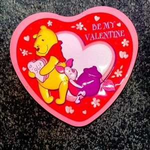 Winnie the Pooh Valentine’s Day tin